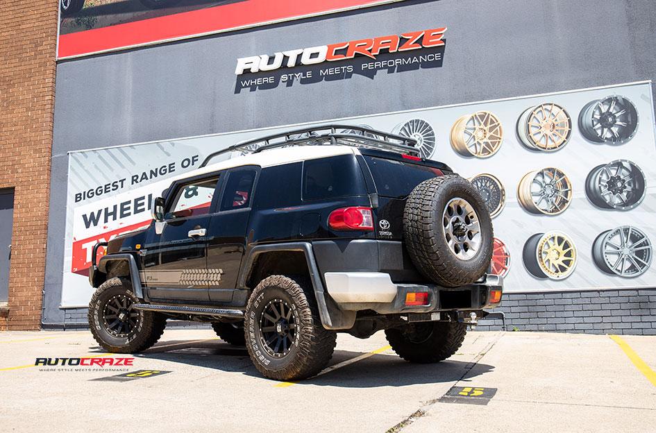 TOYOTA FJ CRUISER HEIST SATIN BLACK